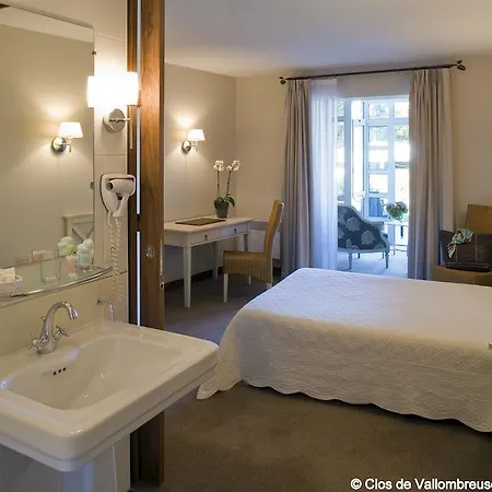 Clos De Vallombreuse, The Originals Relais 3* דוארננה